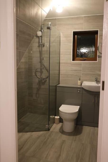 Holiday home Entire -4 Bedrooms Detached House With Driveway