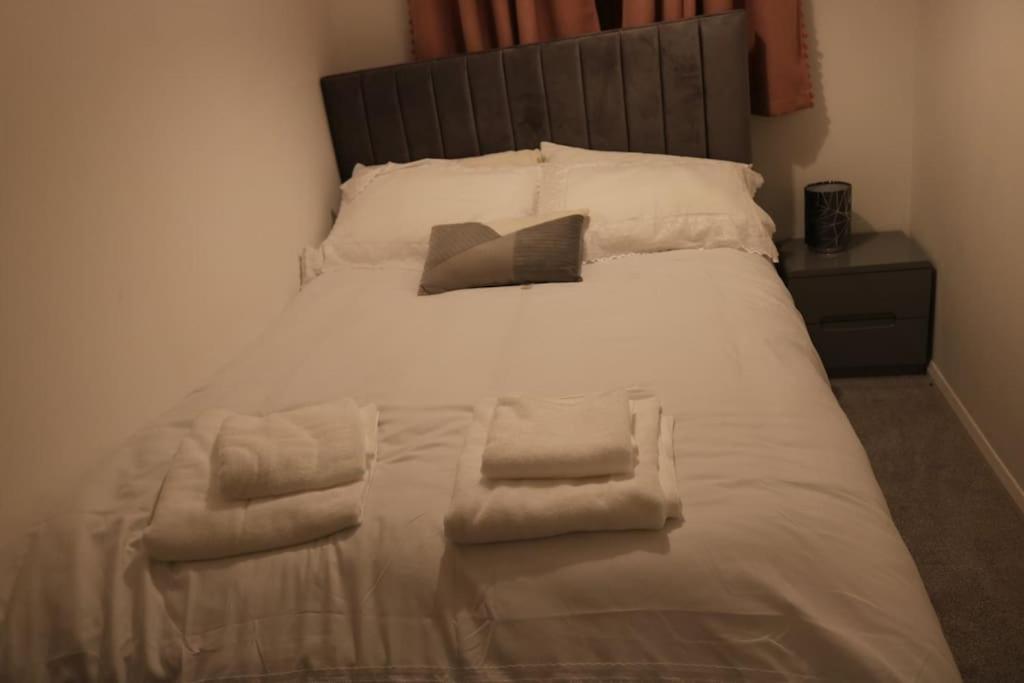 Holiday home Entire -4 Bedrooms Detached House With Driveway