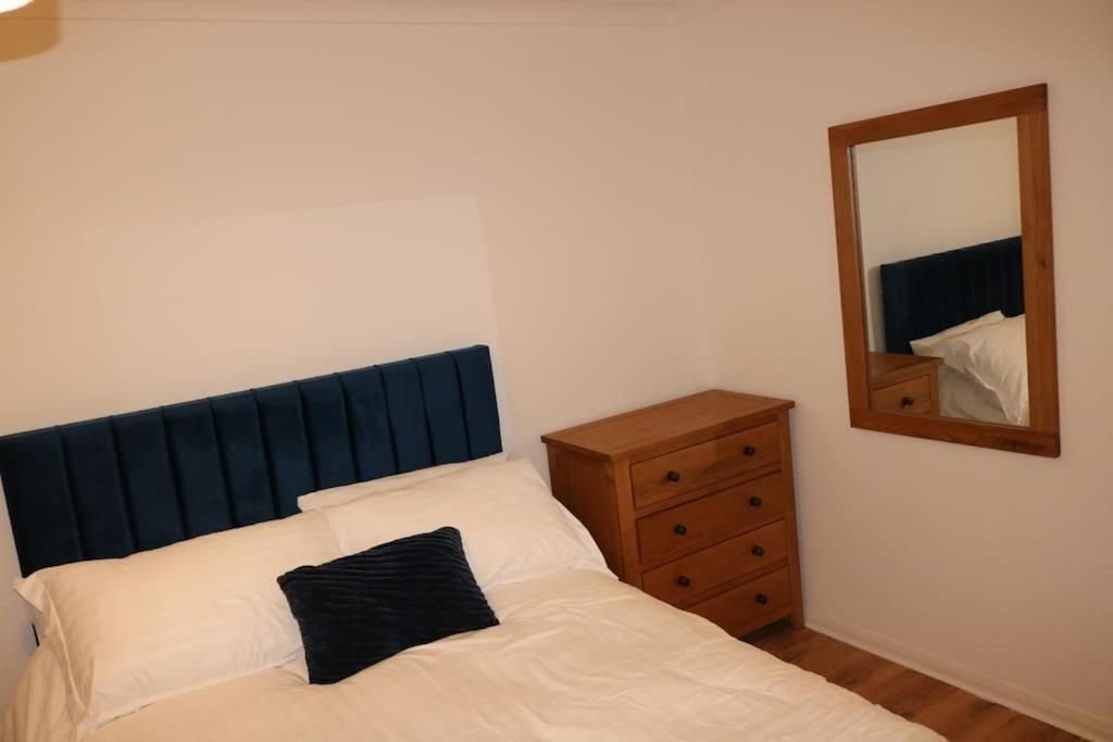 Entire -4 Bedrooms Detached House With Driveway