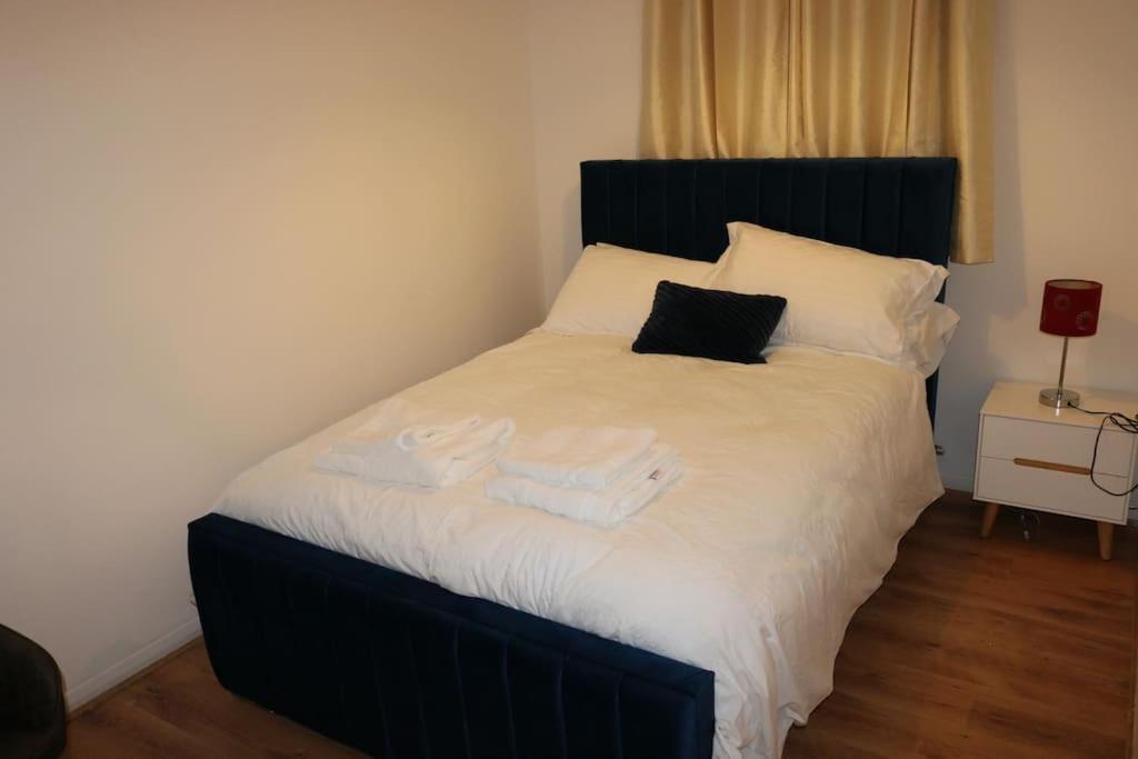 Holiday home Entire -4 Bedrooms Detached House With Driveway