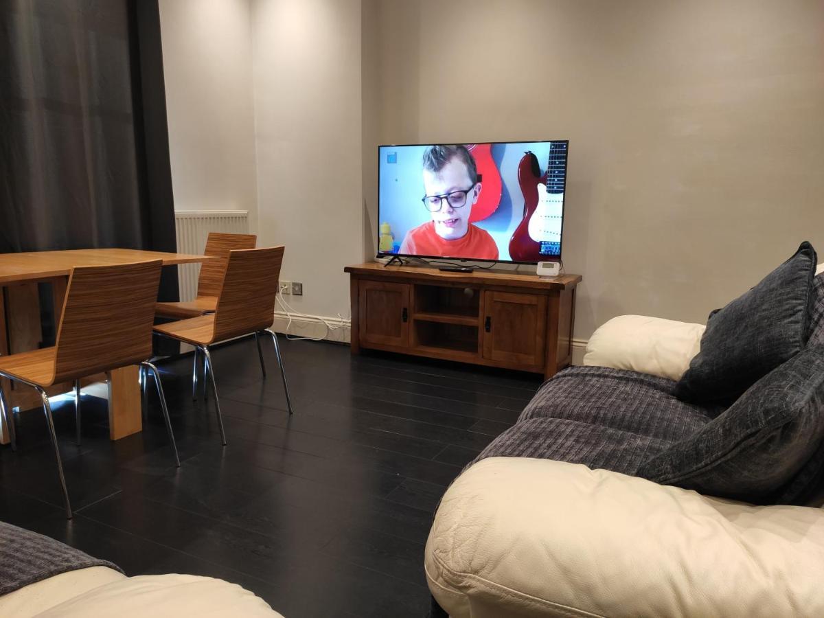 Centre 2 Bedrooms 2 Ensuite Flat Free Parking Apartment