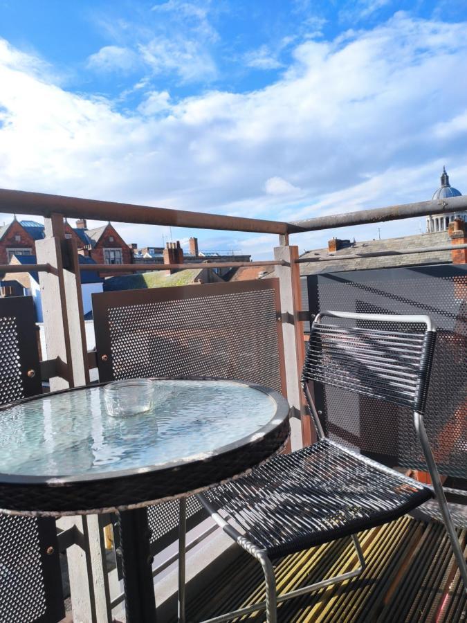 Centre 2 Bedrooms 2 Ensuite Flat Free Parking *