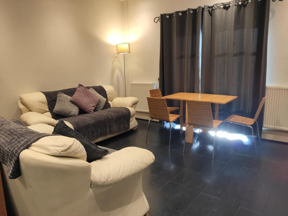 Centre 2 Bedrooms 2 Ensuite Flat Free Parking Apartment *