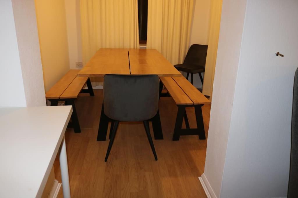 Holiday home Entire -4 Bedrooms Detached House With Driveway Nottingham