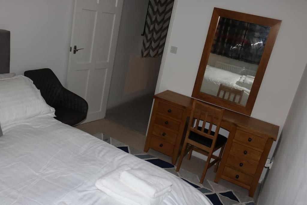 Holiday home Entire -4 Bedrooms Detached House With Driveway Nottingham