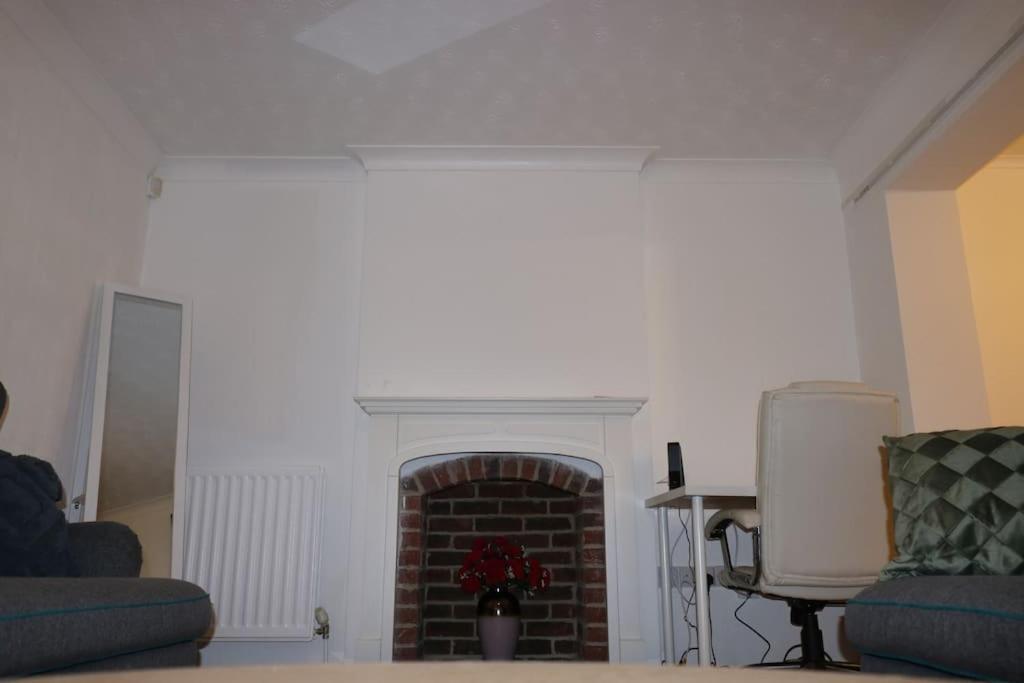 Entire -4 Bedrooms Detached House With Driveway Holiday home Nottingham