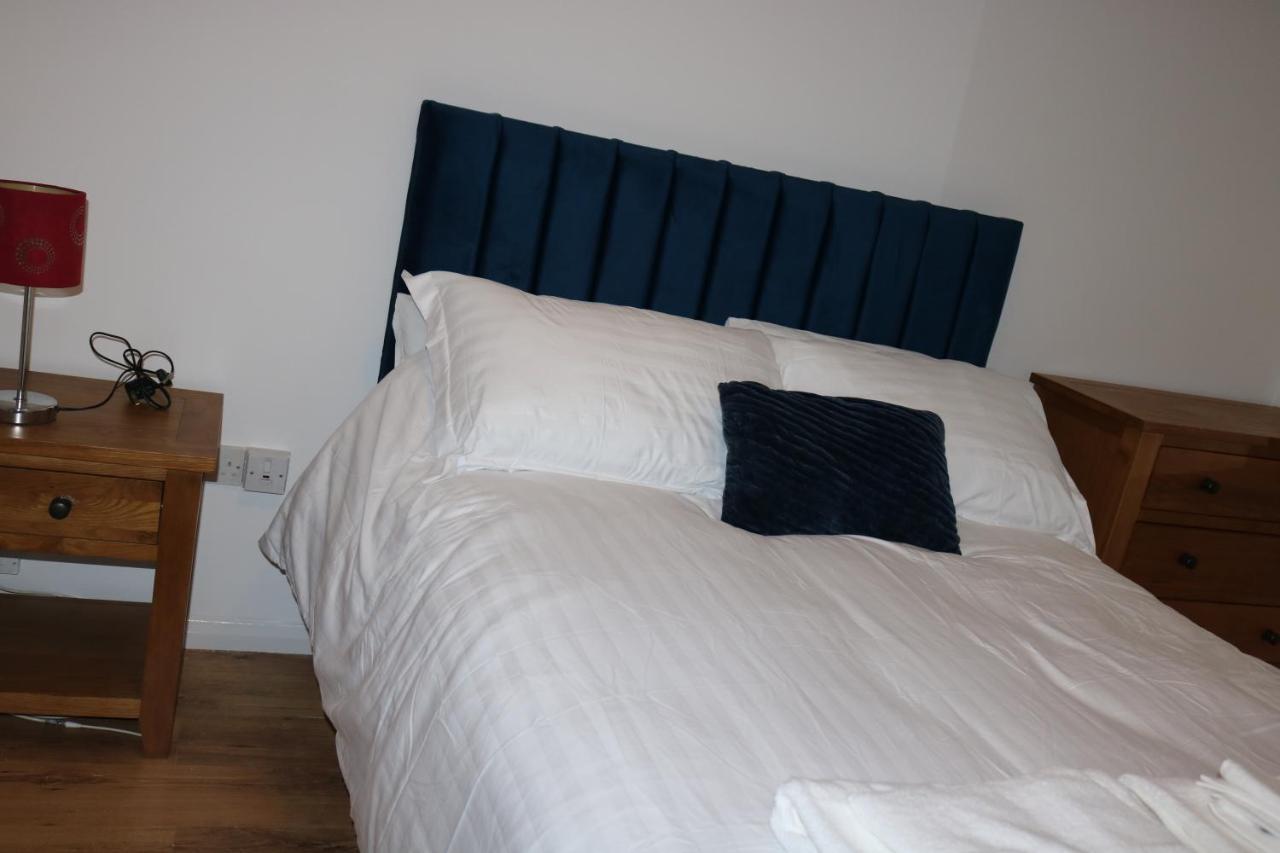Entire -4 Bedrooms Detached House With Driveway *