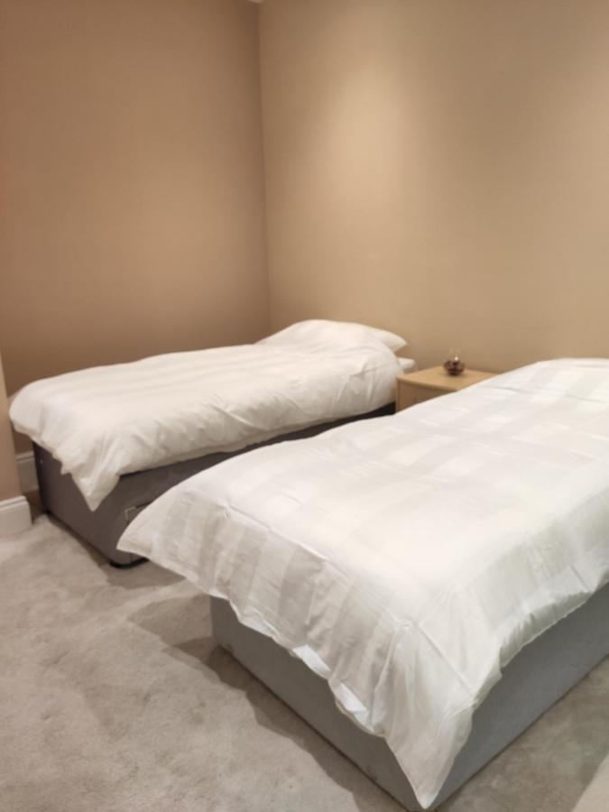 Centre 2 Bedrooms 2 Ensuite Flat Free Parking