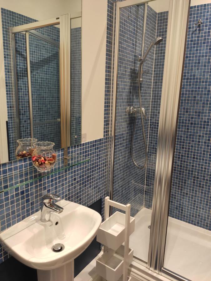 Centre 2 Bedrooms 2 Ensuite Flat Free Parking *