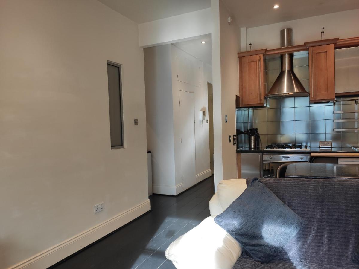 Centre 2 Bedrooms 2 Ensuite Flat Free Parking Apartment