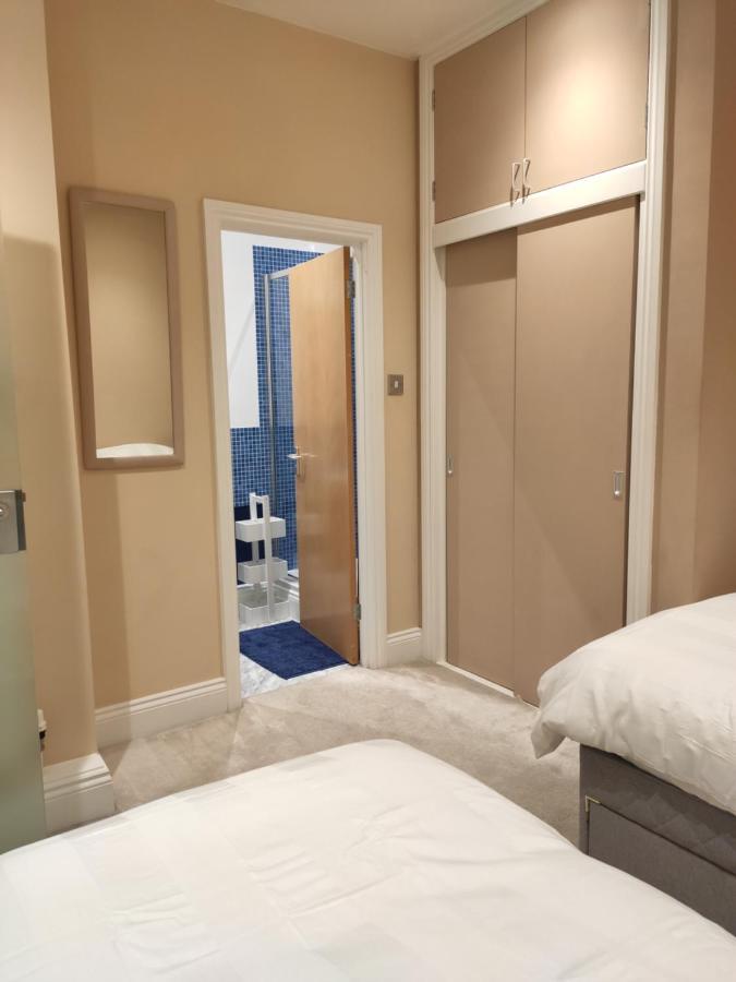 Apartment Centre 2 Bedrooms 2 Ensuite Flat Free Parking *