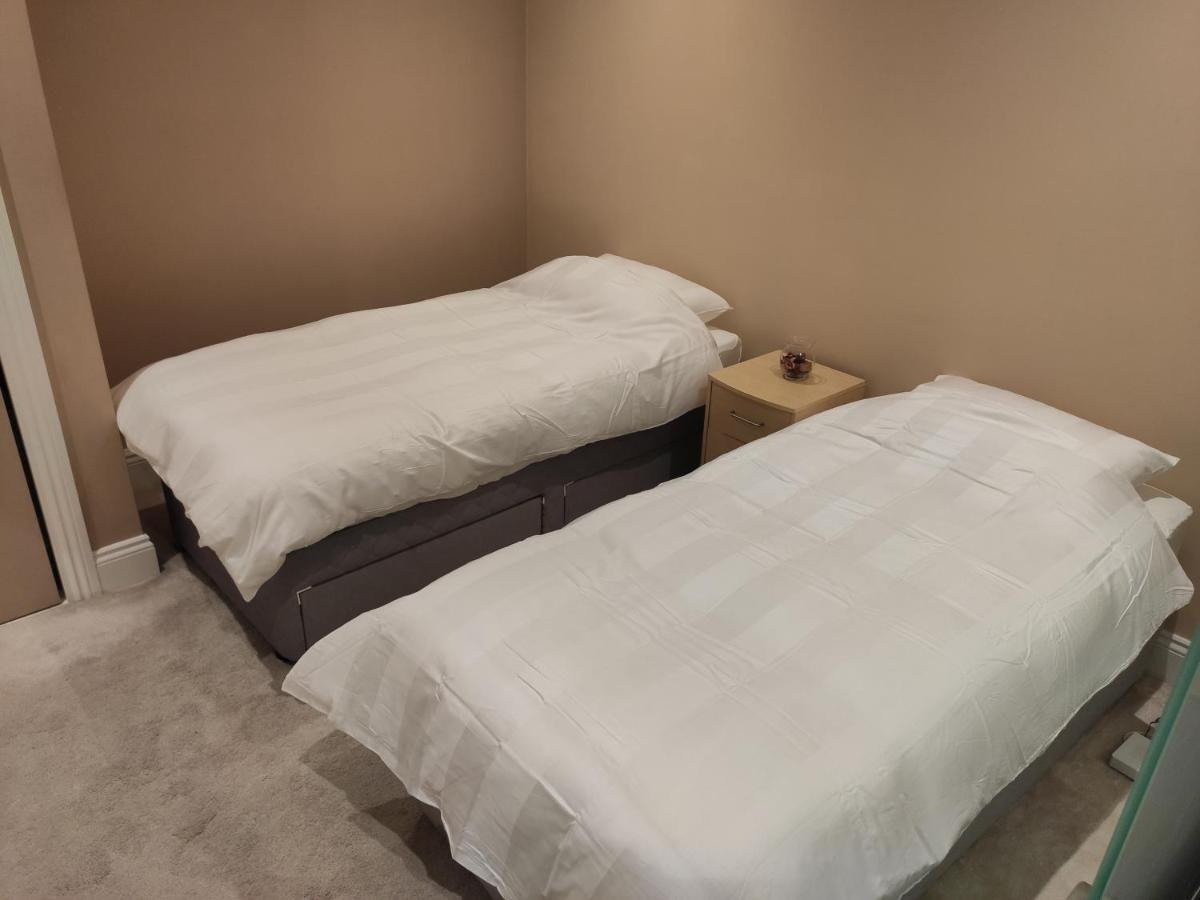 Centre 2 Bedrooms 2 Ensuite Flat Free Parking