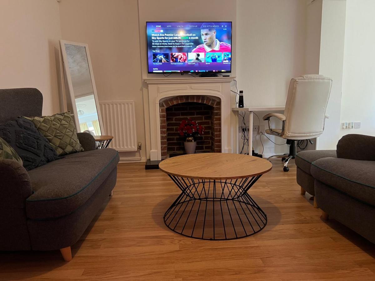 Holiday home Entire -4 Bedrooms Detached House With Driveway