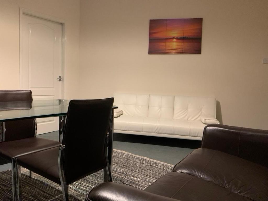 Apartment One Bedroom Near Qmc & Of