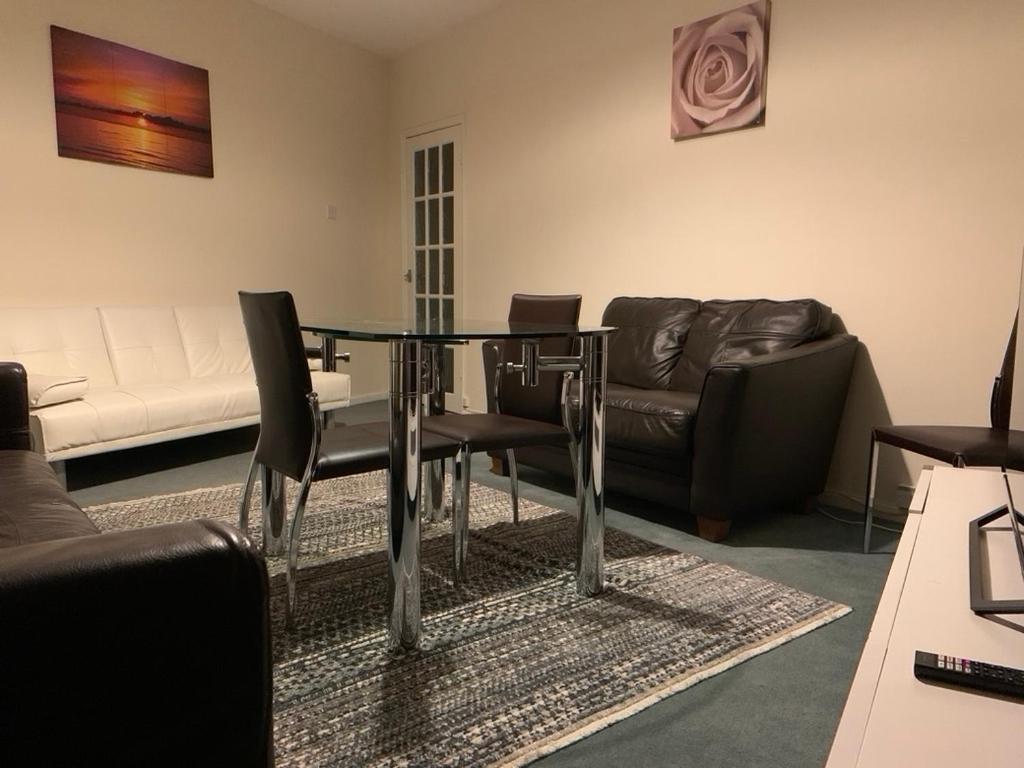 One Bedroom Near Qmc & Of