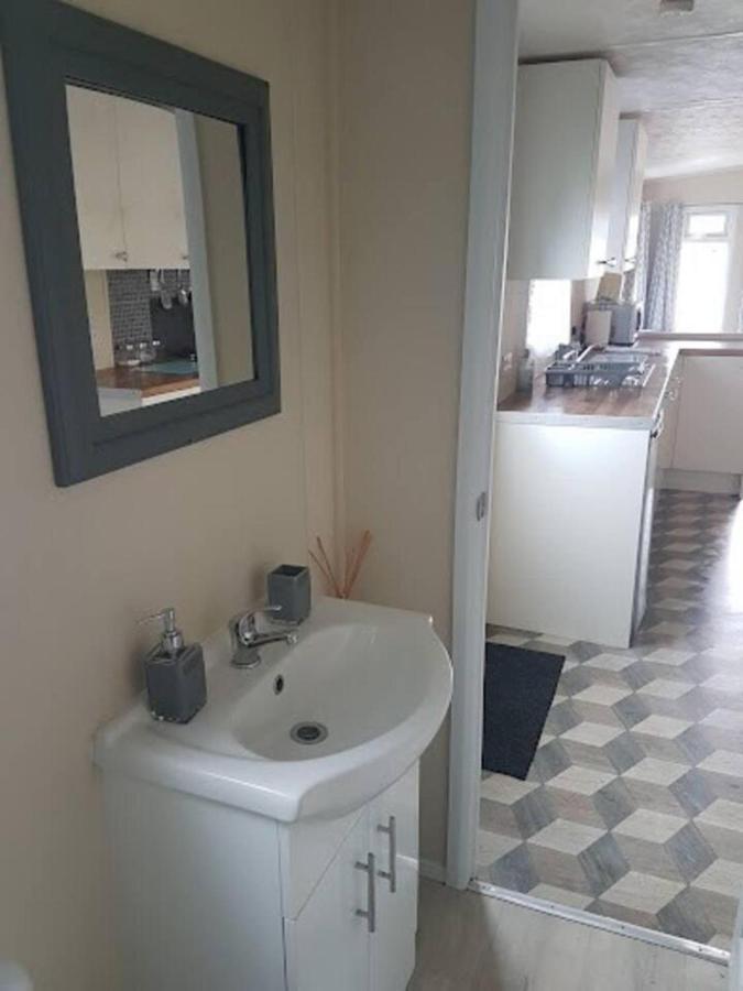 Lovely 2-bed Chalet At Robinhood Retreat Free Park Chalé