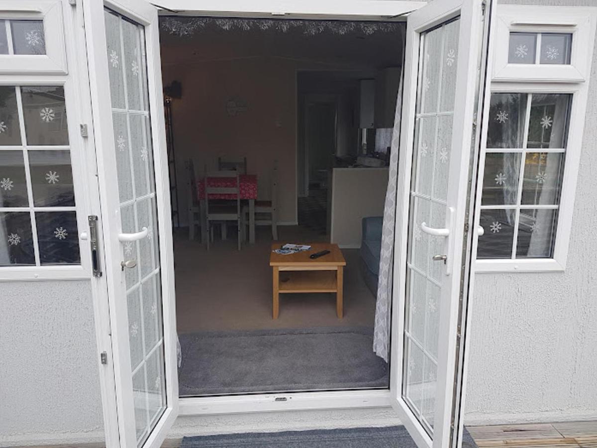 Lovely 2-bed Chalet At Robinhood Retreat Free Park Chalé