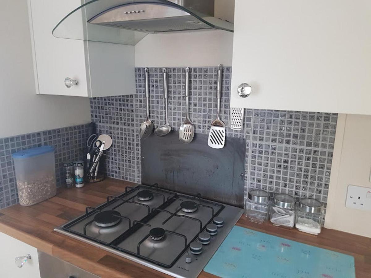 Chalé Lovely 2-bed Chalet At Robinhood Retreat Free Park