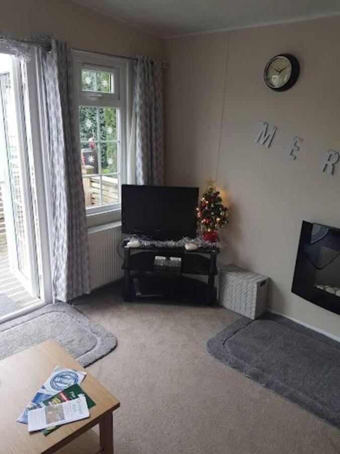 Lovely 2-bed Chalet At Robinhood Retreat Free Park *