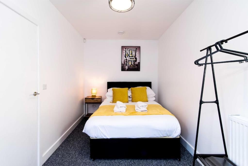 Marina - Sleeps 4 *