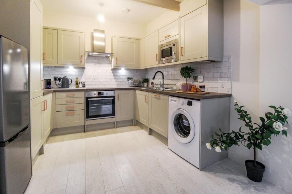 Luxurious 2 Bedroom In Centre Apartment