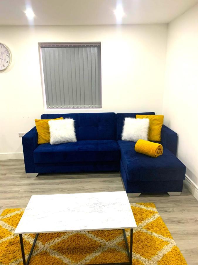Adbolton House - Sleek, Stylish, Brand New & Carbon * Nottingham