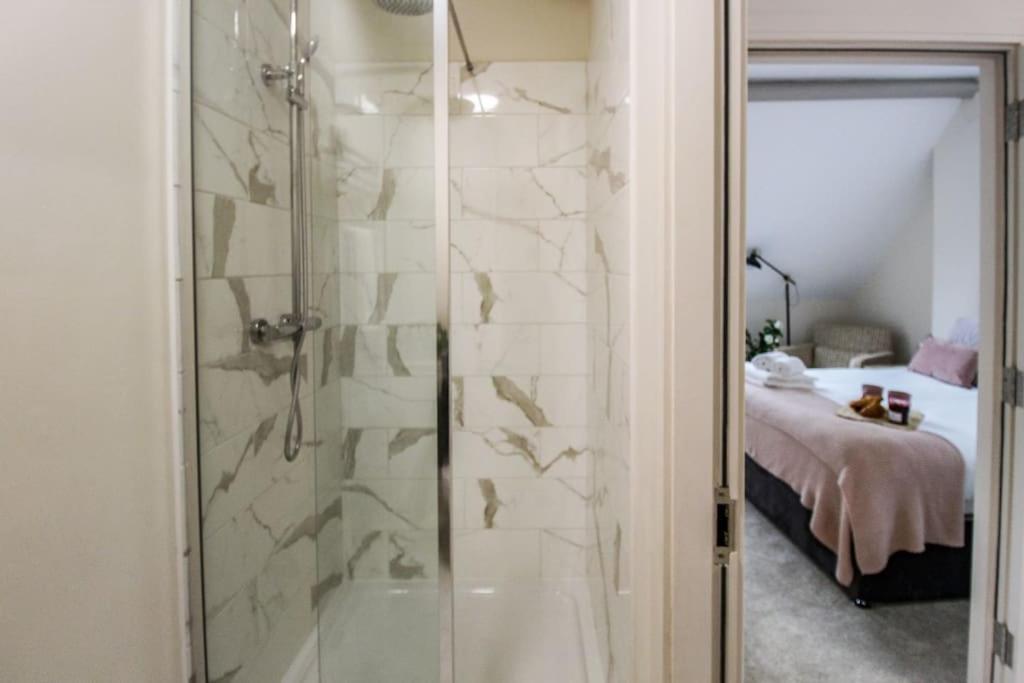 Luxurious 2 Bedroom In Centre Apartment