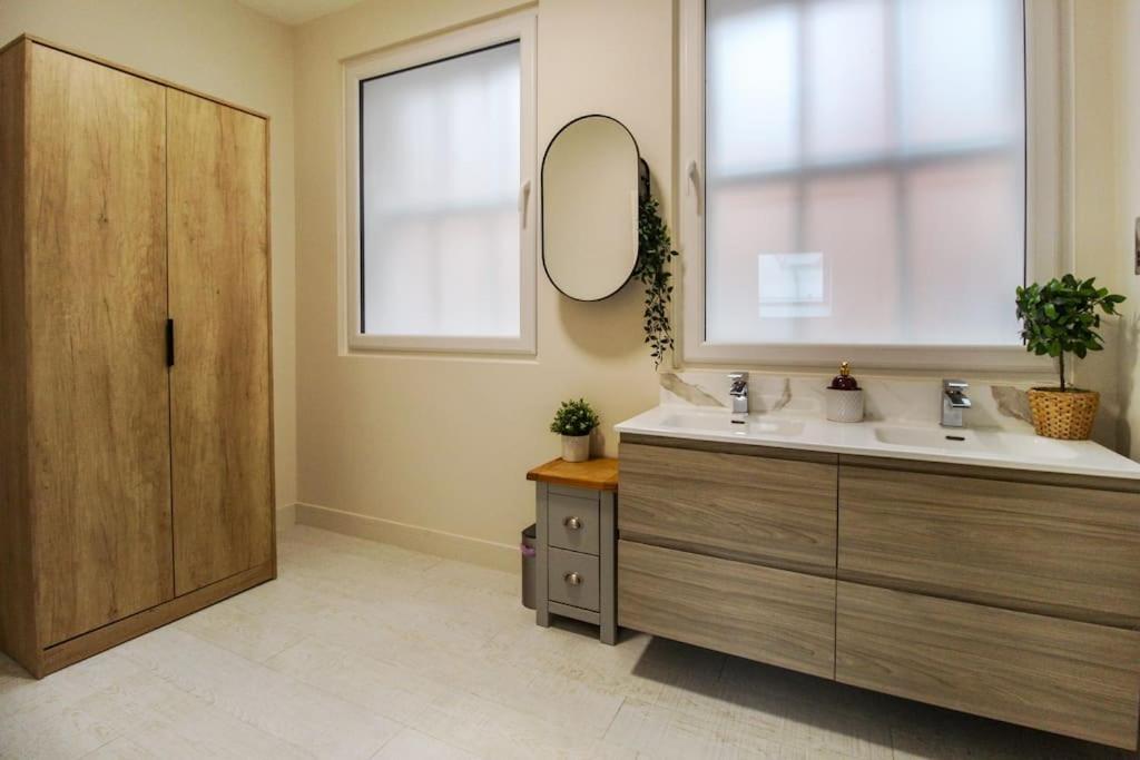 Luxurious 2 Bedroom In Centre *