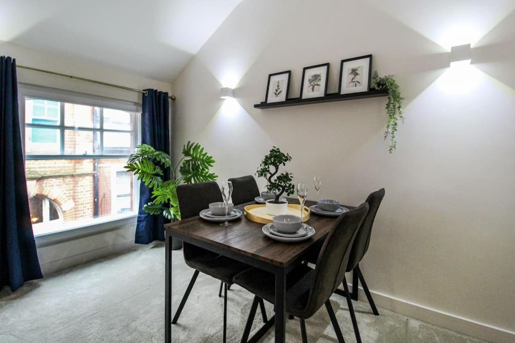 Luxurious 2 Bedroom In Centre *