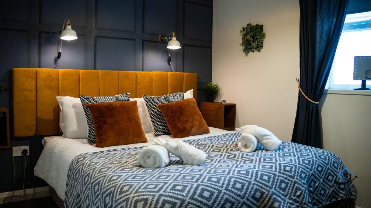 Apartment Flat 1 - King Bed, Parking, Workspace, Wi-fi, Corporates *