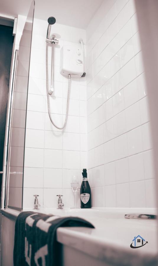 Apartment Flat 1 - King Bed, Parking, Workspace, Wi-fi, Corporates Nottingham