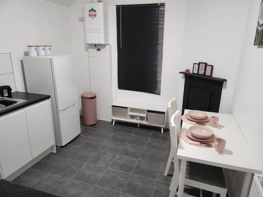 Cosy Flat. Walking Distance To