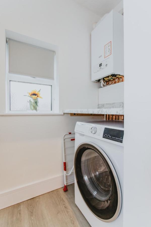 Spacious Near City Centre - Free Parking, Wi-fi With King Size Bed Nottingham