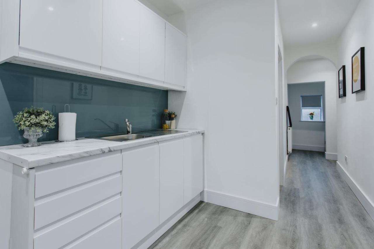Spacious Near City Centre - Free Parking, Wi-fi With King Size Bed Nottingham