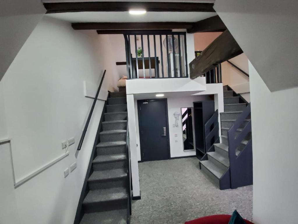 Trivelles Regency, Hotel