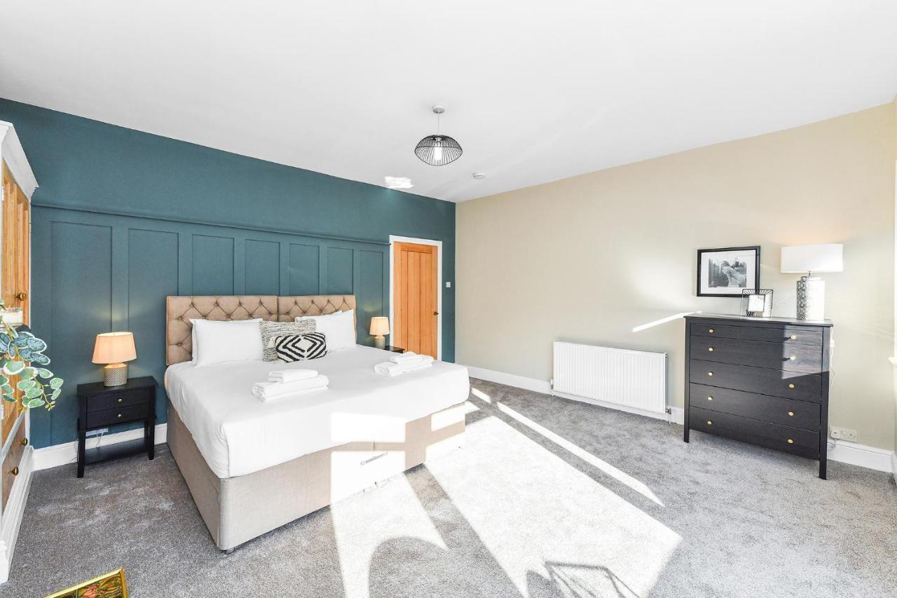Haydn House Luxurious Retreat - 4 Bedroom, 10 Guest Max, Perfect Away From Holiday home *