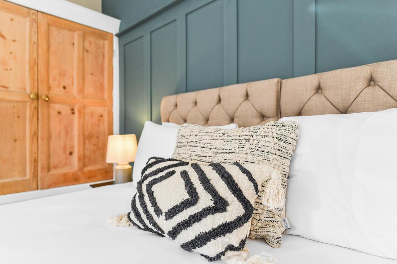 Haydn House Luxurious Retreat - 4 Bedroom, 10 Guest Max, Perfect Away From Holiday home *