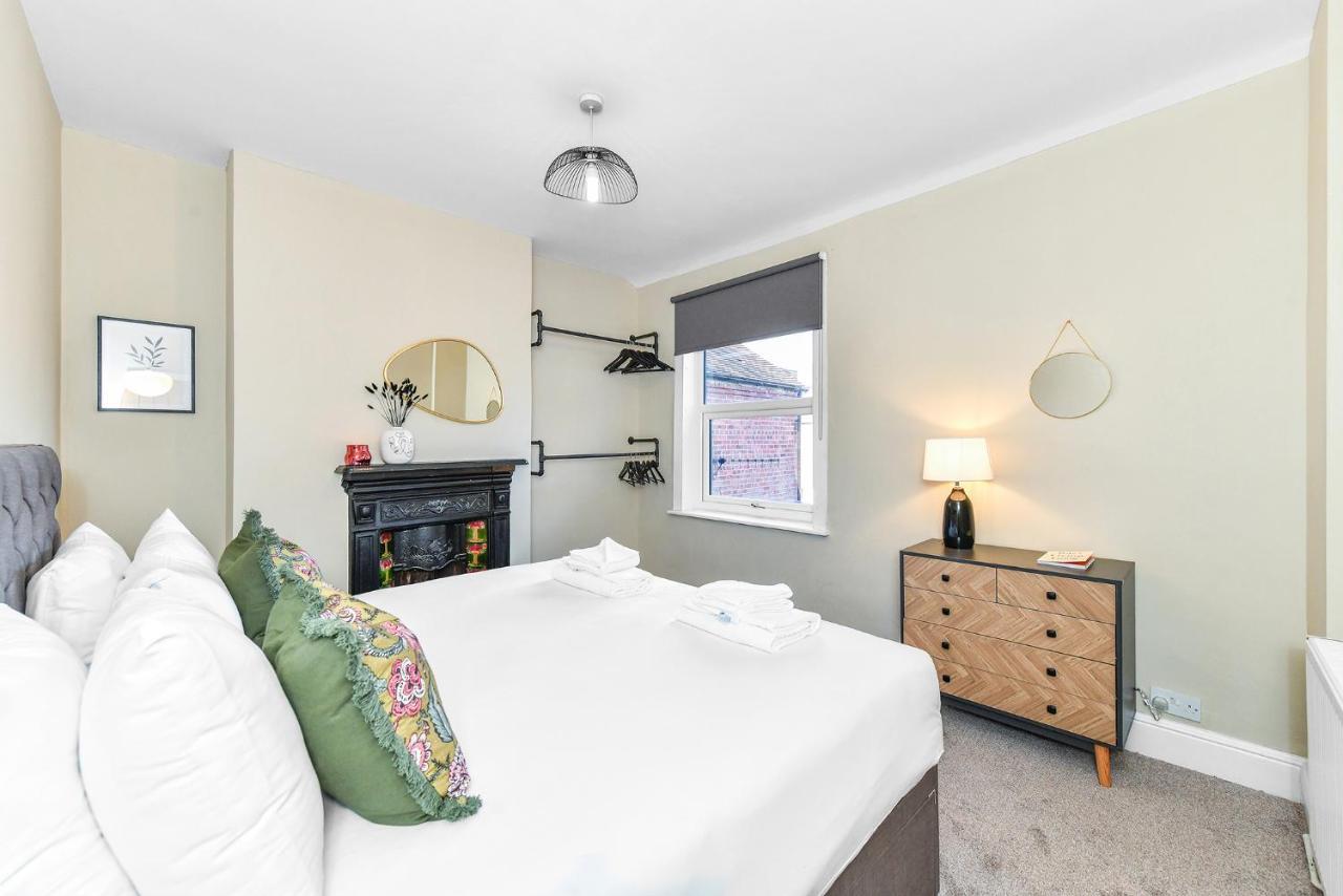Holiday home Haydn House Luxurious Retreat - 4 Bedroom, 10 Guest Max, Perfect Away From *