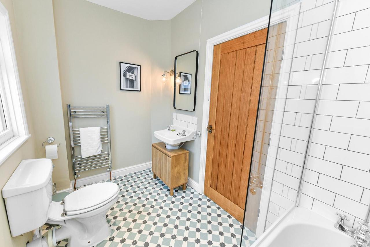 Haydn House Luxurious Retreat - 4 Bedroom, 10 Guest Max, Perfect Away From
