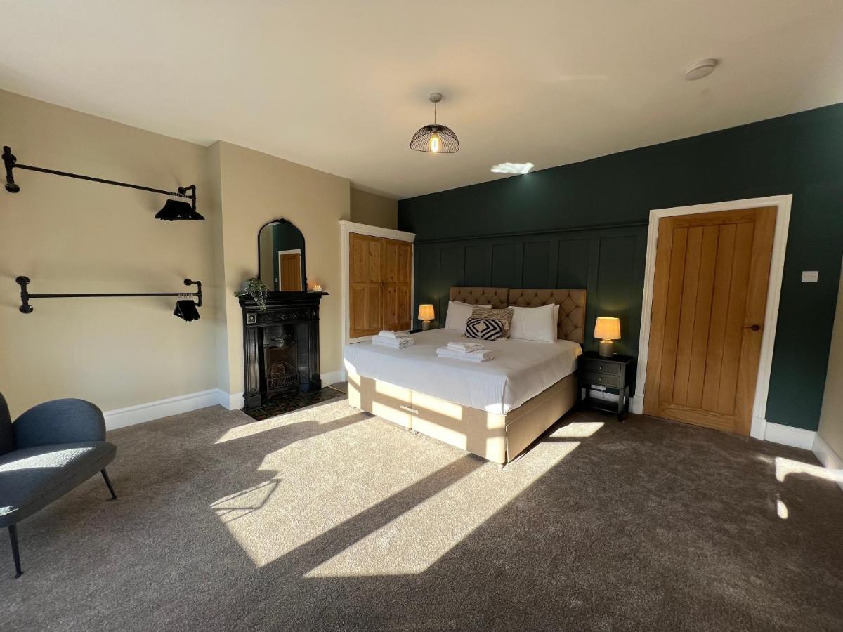 Haydn House Luxurious Retreat - 4 Bedroom, 10 Guest Max, Perfect Away From Holiday home