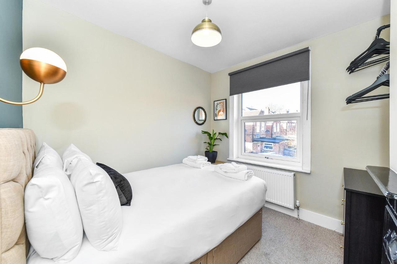 Haydn House Luxurious Retreat - 4 Bedroom, 10 Guest Max, Perfect Away From Holiday home *