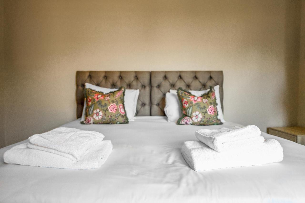 Haydn House Luxurious Retreat - 4 Bedroom, 10 Guest Max, Perfect Away From Holiday home