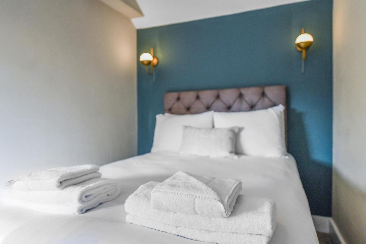 Haydn House Luxurious Retreat - 4 Bedroom, 10 Guest Max, Perfect Away From *