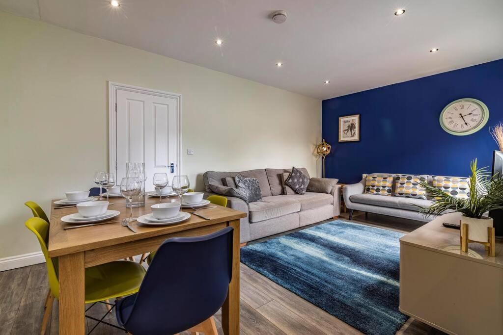 Holiday home Dovecote House Beeston Private Parking 15mins From Centre Close To Qmc Hospital *