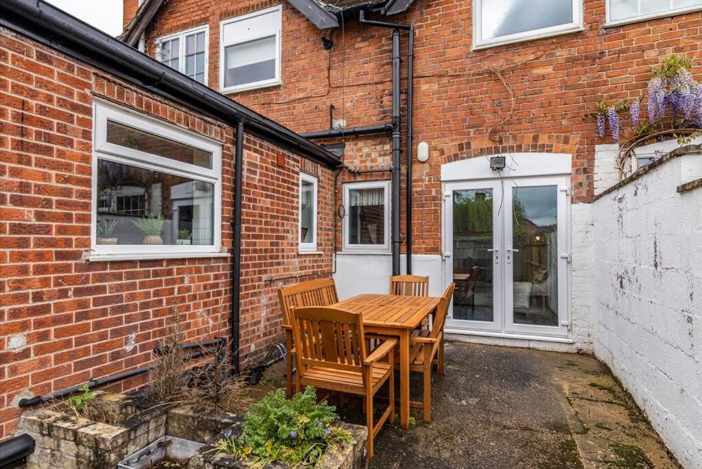 Holiday home Dovecote House Beeston Private Parking 15mins From Centre Close To Qmc Hospital