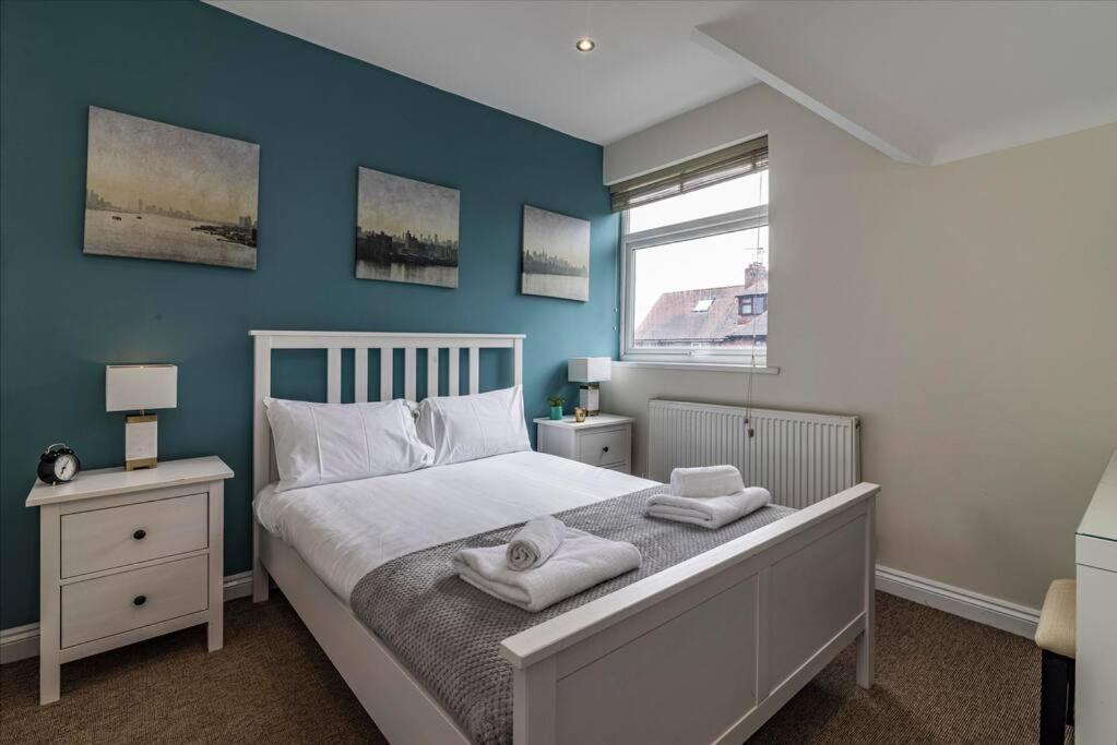 Holiday home Dovecote House Beeston Private Parking 15mins From Centre Close To Qmc Hospital