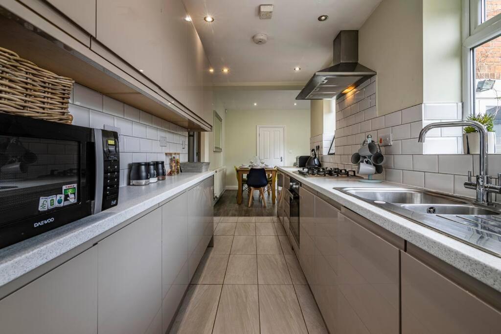 Dovecote House Beeston Private Parking 15mins From Centre Close To Qmc Hospital Holiday home *