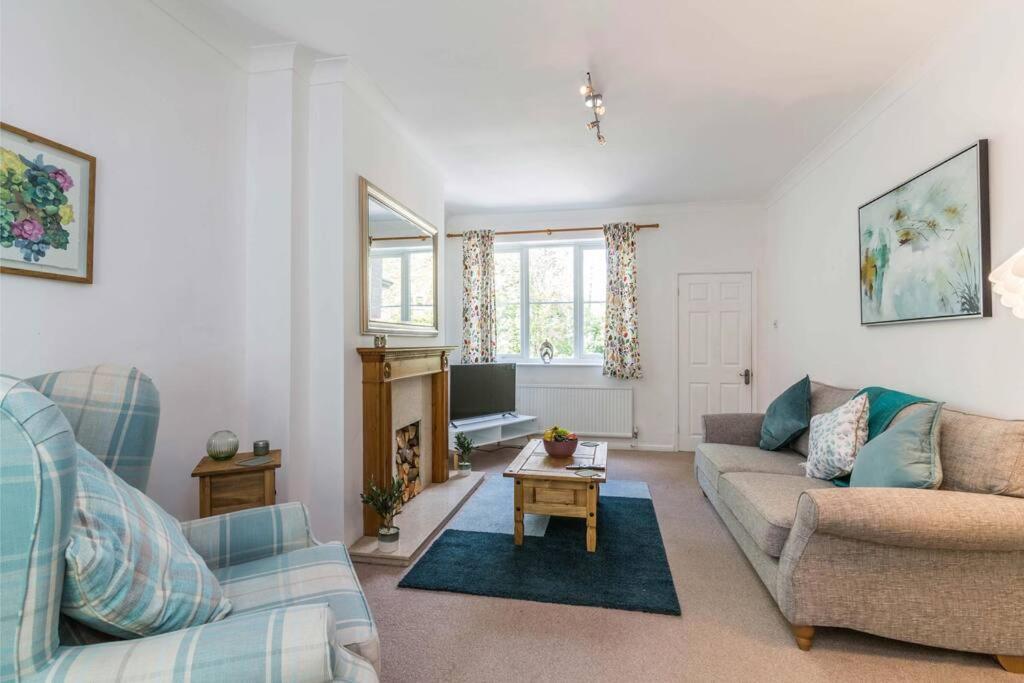 Lovely With Four Bedrooms And Private Garden And Parking, Close To Centre * Nottingham