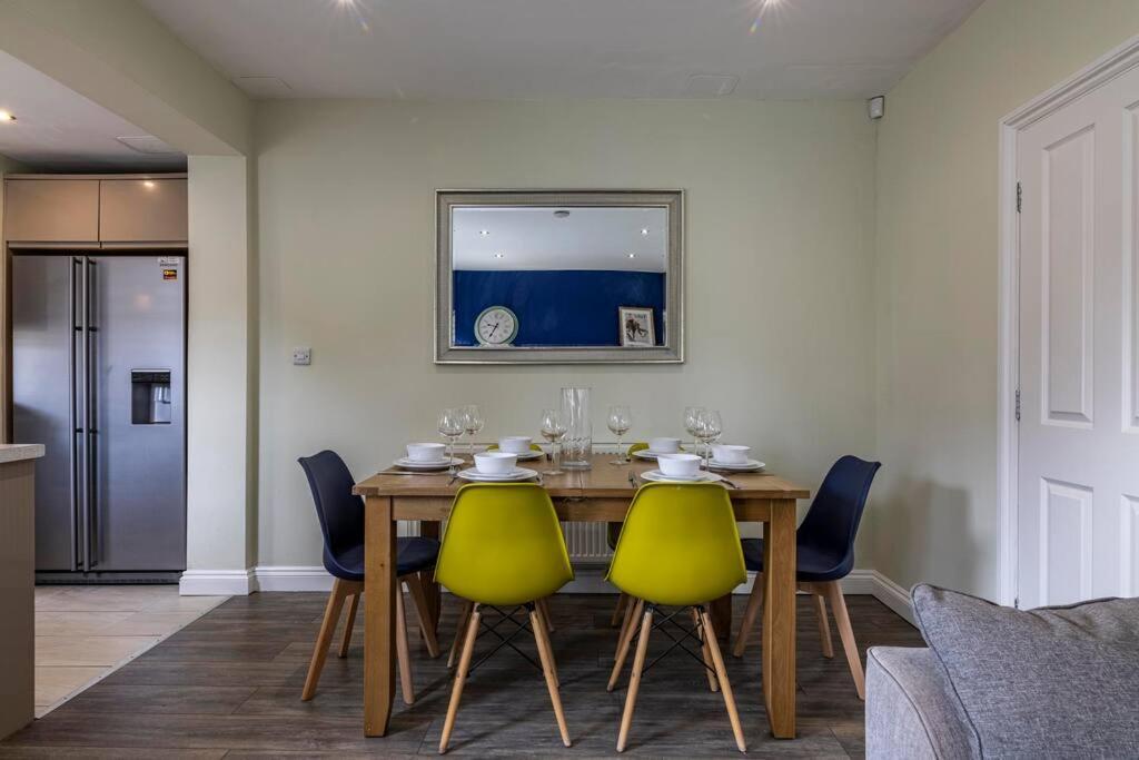 Dovecote House Beeston Private Parking 15mins From Centre Close To Qmc Hospital Holiday home *