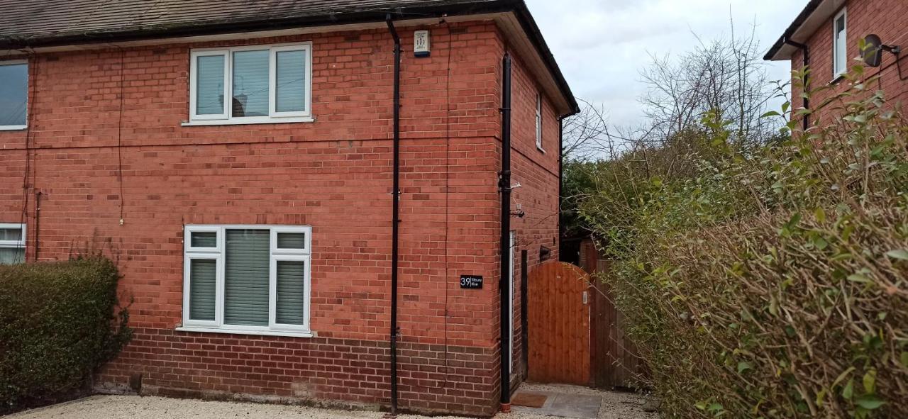 Stunning 3 Bed House Sleeps 5-6, Wifi, Off Street Parking In Close To M1 Nottingham